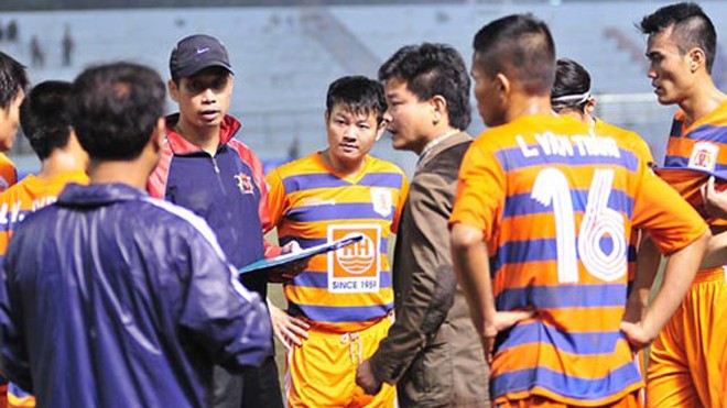 Văn Quyến tạm xa vợ để hội quân ở Ninh Bình Không có lực lượng tốt nhất, nhưng thầy trò HLV Nguyễn Văn Sỹ vẫn quyết chơi tới cùng