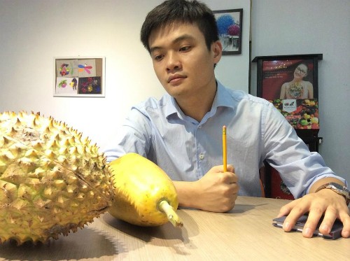 Chuyên viên ngân hàng nghỉ việc đi bán trái cây online Phạm Minh Quân khởi xướng mô hình bán trái cây combo