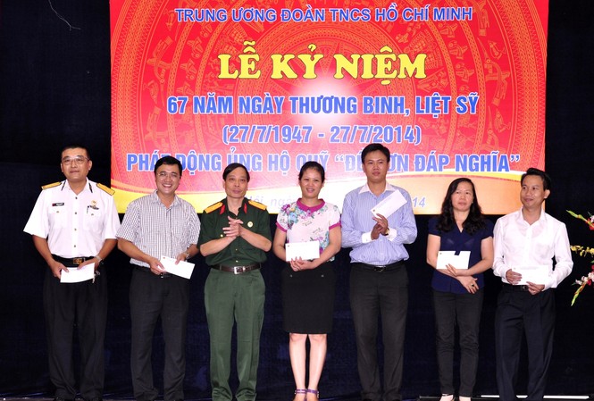 Đóng góp 250 triệu đồng xây dựng Quỹ “Đền ơn đáp nghĩa” Trung ương Đoàn phát động quỹ đền ơn đáp nghĩa 2014