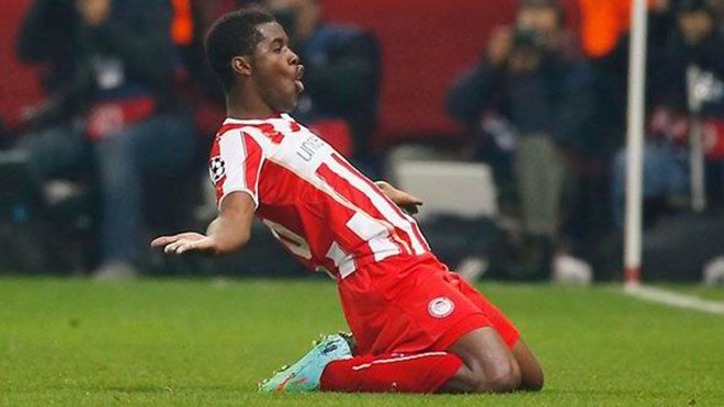 Arsenal 'ruồng rẫy' Campbell để đổi lấy 1 triệu euro Campbell chuẩn bị gia nhập Galatasaray