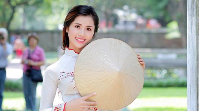 Nữ sinh ĐH Luật khoe tài năng Một thí sinh của cuộc thi