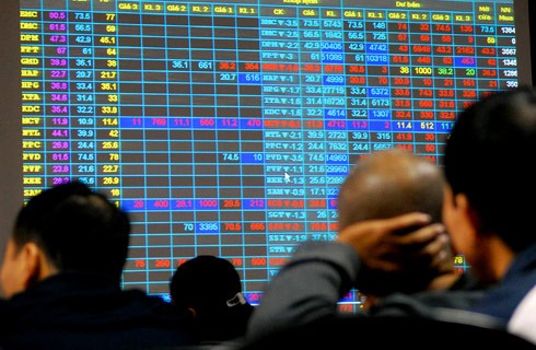 Vn-Index xuống thấp, vàng sẽ còn biến động Vn-Index xuống thấp, vàng sẽ còn biến động