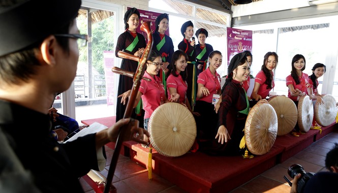 Chuyện bên lề Vòng chung khảo phía Bắc Hoa hậu Việt Nam Vui hát quan họ. Ảnh: Hồng Vĩnh