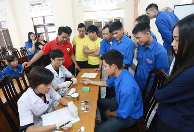 Thành lập CLB ngân hàng máu sống “Trái tim hồng” Thành viên CLB thử nhóm máu