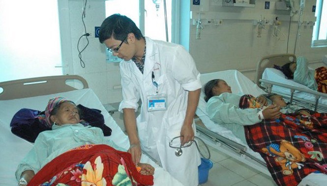 Ngộ độc nấm rừng, 19 người nhập viện Các bệnh nhân đang được điều trị. Ảnh: Nguyễn Công Hải/Vietnam+.