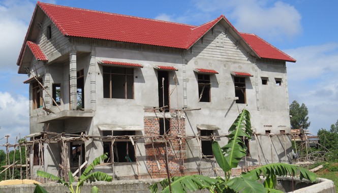 Loạn nhà báo rởm - Kỳ 3: Sau lớp mặt nạ Sau hai năm làm nhà báo rởm, Hiển đã xây được ngôi biệt thự hàng tỷ đồng và đi xe ô tô Camry bóng lộn
