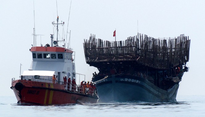 Đang tìm 8 thuyền viên tàu chìm ngoài khơi Nha Trang Tàu SAR27-01 cứu 47 ngư dân trên tàu Qna 90019-TS của tỉnh Quảng Nam, năm 2012.