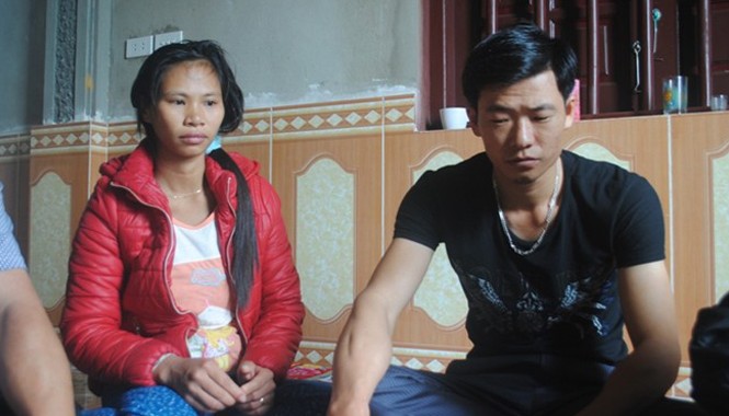 Cháu bé chết sau 20 giờ tiêm phòng lao Vợ chồng chị Linh đau đớn trước cái chết của con trai, yêu cầu cơ quan chức năng làm rõ nguyên nhân vụ việc. Ảnh: Duy Cảnh (Zing).