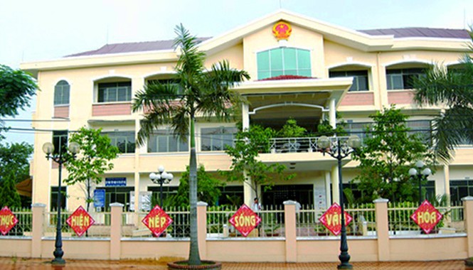 Trộm 'viếng' UBND quận rồi phá tung két sắt Trụ sở UBND quận Liên Chiểu nơi bị trộm đột nhập vào đêm 13/11. Ảnh: Ngọc Trường.