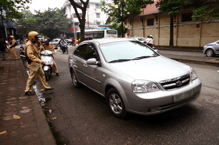 Từ 1/1/2015, phạt nặng mua bán xe không sang tên chính chủ Ảnh minh họa