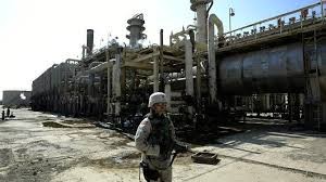 Quân đội Iraq giành lại nhà máy lọc dầu lớn nhất nước từ IS Binh sĩ đầu tiên tiến vào bên trong nhà máy Baiji.