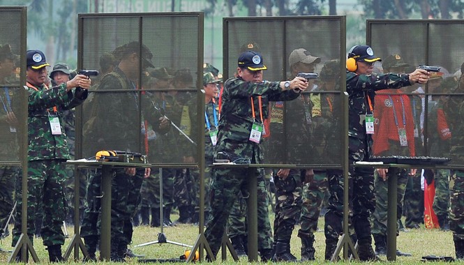 Các tay súng Lục quân ASEAN thi tài thiện xạ Các tay súng Lục quân ASEAN thi tài thiện xạ