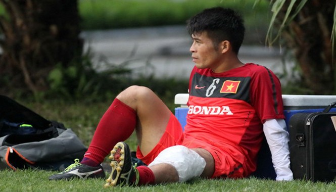 Tuyển Việt Nam chia tay cầu thủ đầu tiên trước AFF Cup Minh Châu rất buồn khi bị tái phát chấn thương.