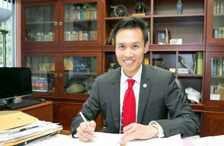 Người gốc Việt thắng cử thị trưởng ở Mỹ Ông Bảo Nguyễn. Nguồn: ocweekly.