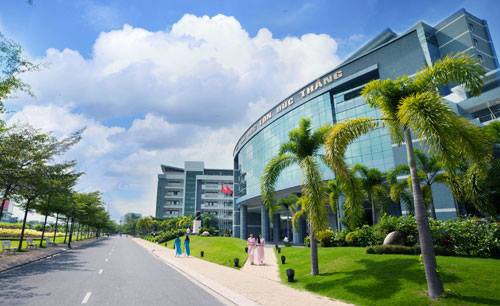 24 sinh viên ĐH Tôn Đức Thắng nhờ thi hộ bị đình chỉ học Vụ tiêu cực thi cử vừa bị phát hiện ở ĐH Tôn Đức Thắng. Ảnh: ĐH Tôn Đức Thắng.