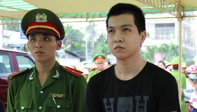 Sợ bị tố chuyện sàm sỡ, nam sinh giết người dã man Trí tại phiên tòa.