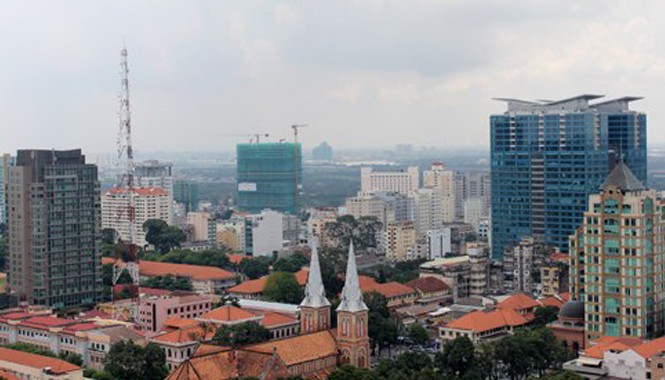 Bán nhà mặt phố chật chội, tậu biệt thự vùng ven Nhà mặt phố cho thuê làm văn phòng công ty, cửa hàng đang bị cao ốc văn phòng và trung tâm thương mại (nguồn cung lớn, giá ngày càng rẻ) cạnh tranh gay gắt. Ảnh: Vũ Lê.