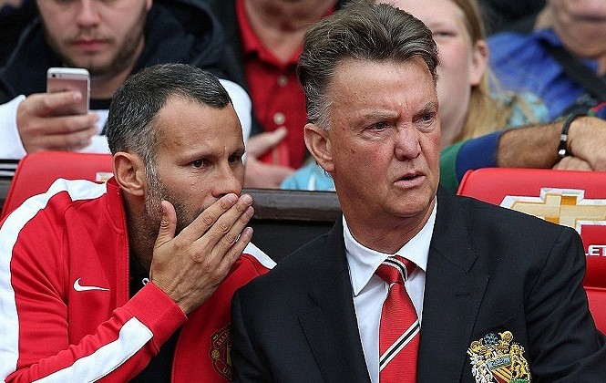 BẢN TIN Thể thao sáng: HLV Van Gaal bị ném rượu vang HLV Van Gaal.