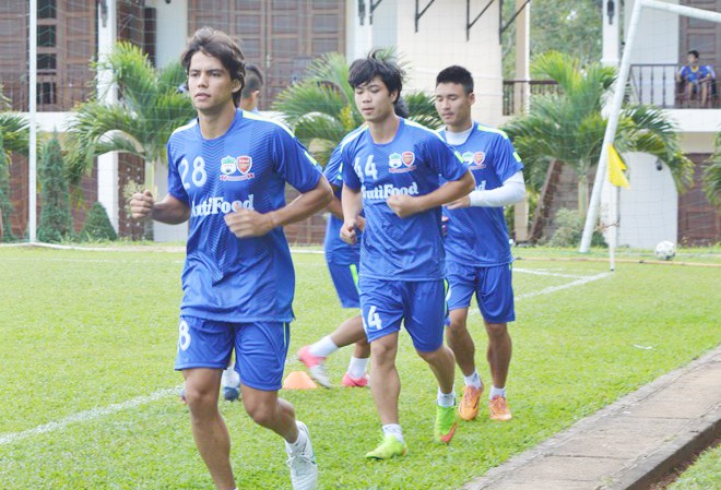 Công Phượng huỷ áo số 10, dùng áo 44 tại V.League 2015 Nguyễn Công Phượng sẽ sử dụng số áo 44 trong các trận đấu tại V.League 2015. Ảnh: Kiều My (Zing).