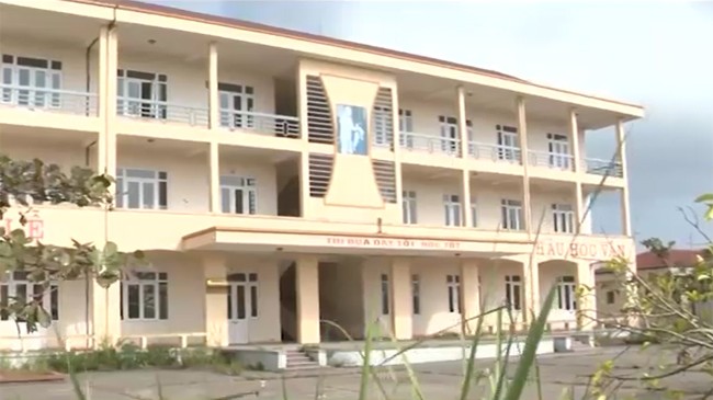 Trường học tiền tỷ… 'đắp chiếu' gần 2 năm Trường học tiền tỷ… 'đắp chiếu' gần 2 năm