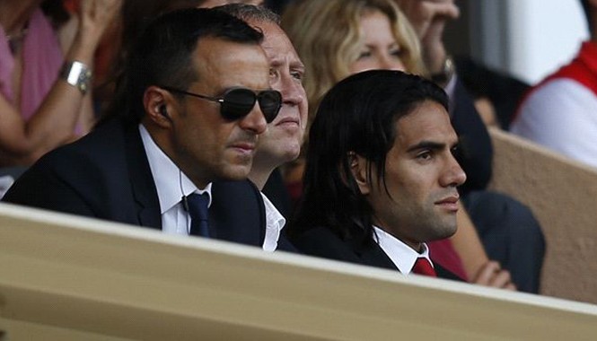 Sốc với số tiền Premier League trả “cò” cầu thủ Jorge Mendes vỡ bẫm từ Premier League.