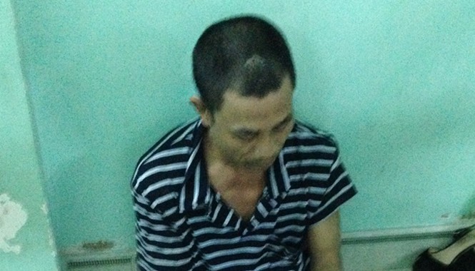 Đang bán ma túy cho con nghiện, bị công an bắt nóng Tùng bị bắt tại công an.