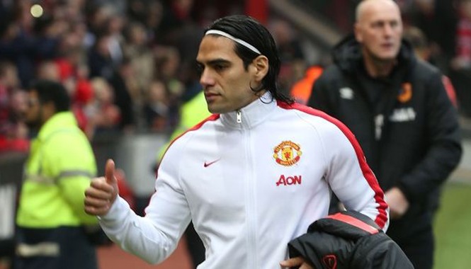 Falcao chỉ có 4 tháng để 'quyến rũ' Quỷ đỏ Chấn thương đầu gối khiến Falcao "sợ".