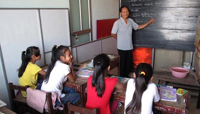 Cô tiên của những học trò xóm biển nghèo Một giờ dạy học của cô Nguyễn Thị Thông. Ảnh: Trịnh Duy Hưng/Vietnam+.