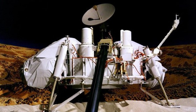 Cựu nhân viên NASA tiết lộ Mỹ giữ bí mật về “Người sao Hỏa“? Hình minh họa tàu Viking Lander trên Sao Hỏa. Nguồn: NASA.