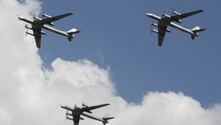 Bản tin 14H: Hàng loạt máy bay ném bom của Nga xuất hiện ở Baltic Oach tạc cơ Tu-95 của không quân Nga.