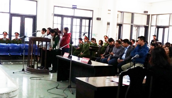 Xử tiểu thương chợ Hải Hà: Nhạt nhòa nước mắt 7 tiểu thương bị xét xử tại phiên tòa sơ thẩm.