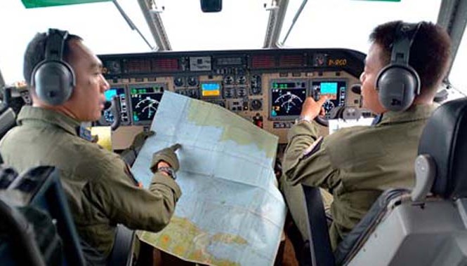 Tranh luận nóng về hộp đen trực tuyến máy bay mất tích Chiến dịch tìm kiến máy bay mất tích có thể được rút ngắn nếu các máy bay được định vị bằng vệ tinh.