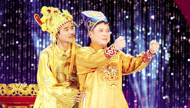 Mười mấy năm đóng Ngọc Hoàng, chỉ một lần “sướng” Nghệ sĩ Quốc Khánh (trái) trong một chương trình “Táo quân”.