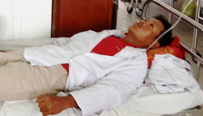 Một người chết, bốn người nhập viện vì ăn so biển Bệnh nhân bị ngộ độc đang điều trị tại bệnh viện. Ảnh: Hòa Hội.