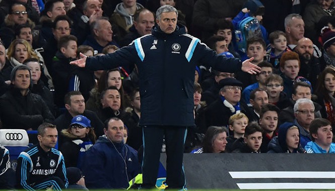 Mourinho đối mặt án phạt độc nhất vô nhị Mourinho đối mặt án phạt vì tội “im lặng”.