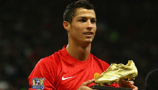 Ronaldo đoạt giải 'Cầu thủ xuất sắc nhất lịch sử Premier League' C.Ronaldo được vinh danh là Cầu thủ xuất sắc nhất lịch sử Premier League.