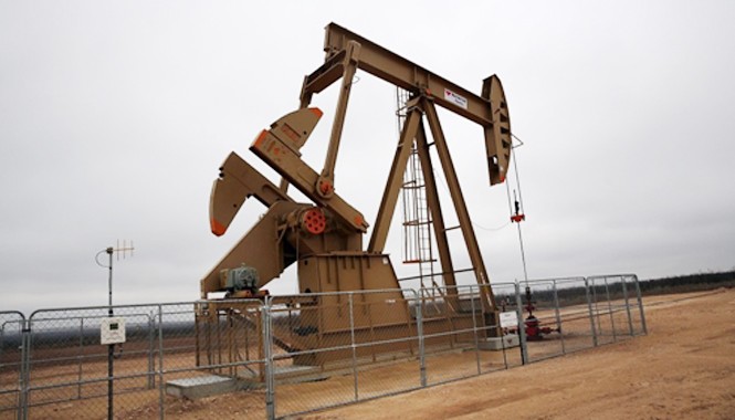 Citi Group dự đoán giá dầu có thể xuống 20 USD Giá dầu WTI năm nay được dự báo xuống dưới 40 USD một thùng. Ảnh: AFP.