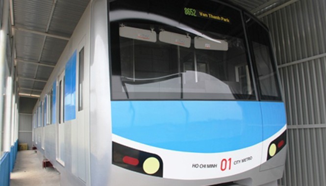 Hình ảnh toa tàu điện ngầm đầu tiên ở TP Hồ Chí Minh Mô hình tàu điện ngầm tuyến metro số 1 đang được trưng bày tại công trường ở quận 9 - TPHCM.