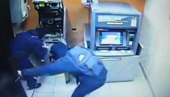 Trộm cậy phá ATM lấy gần 1 tỷ đồng Ảnh minh họa trụ ATM bị trộm.