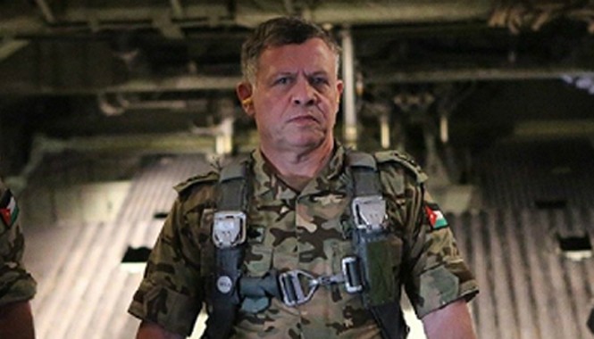 'Chiến vương' Jordan thề nghiền nát phiến quân IS Quốc vương Jordan Abdullah II trực tiếp tham gia một cuộc tập trận năm 2014.