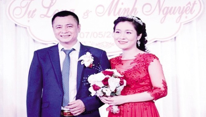 Nghệ sĩ hài Tự Long và những nỗi niềm sau hai cuộc hôn nhân Nghệ sĩ Tự Long bên vợ trong ngày cưới. Ảnh: TL.