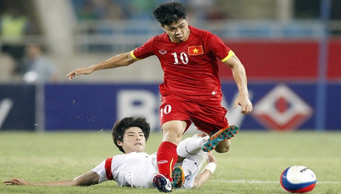 U23 Việt Nam: Ông Miura bó tay với lỗi cá nhân Thói quen cúi mặt đi bóng của Công Phượng trở thành một điểm yếu tại đội U.23 Việt Nam. Ảnh: Minh Hoàng.