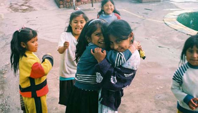 Nhà tù kỳ dị nhất thế giới ở Bolivia Trẻ em bên trong San Pedro.
