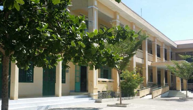 Truy tìm đối tượng xông vào trường học hãm hiếp bé gái lớp 3 Trường học nơi xảy ra sự việc đáng tiếc với em N.