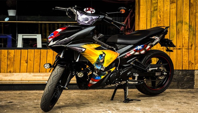 Ngẩn ngơ trước Exciter 150 độ phiên bản Captain America Những người thợ ở Sài Gòn dùng kỹ thuật airbrush để khắc họa chân dung người hùng nước Mỹ trên chiếc xe côn tay của Yamaha