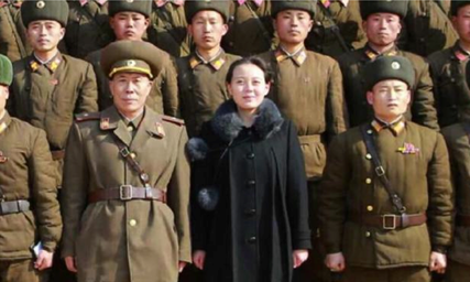 Em gái ông Kim Jong-un tái xuất giữa tin đồn sinh con Cô Kim Yo-jong trong chuyến thăm vườn ươm cây của quân đội - Ảnh: KCNA/Yonhap