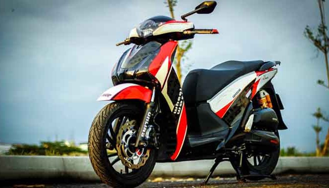Honda SH sơn lạ mắt, độ hàng hiệu ở Sài Gòn Honda SH là dòng xe tay ga cao cấp bán khá tại Việt Nam, vì vậy xe nguyên bản không gây được sự chú ý trên đường.