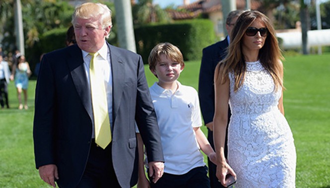 Cựu người mẫu tự nguyện làm 'cái bóng bên chồng' Tỉ phú Donald và Melania Trump cùng con trai.