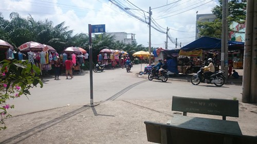 Chồng buồn chán tự thiêu giữa đường vì vợ đòi ly thân Hiện trường vụ tự thiêu.