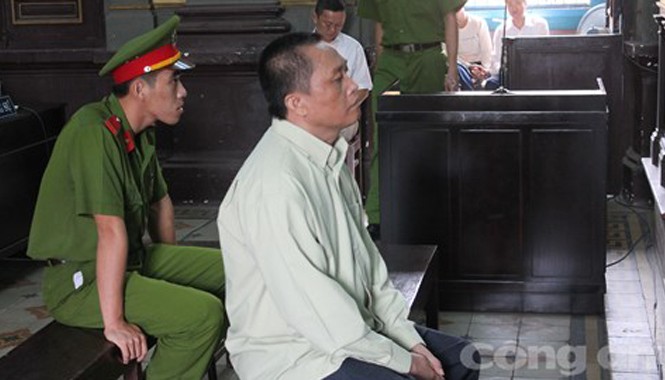 Say rượu nằm bên vệ đường bỗng dưng bị đánh chết Bị cáo Trần Văn Hiền tại phiên tòa. Ảnh: Minh Châu/CATP